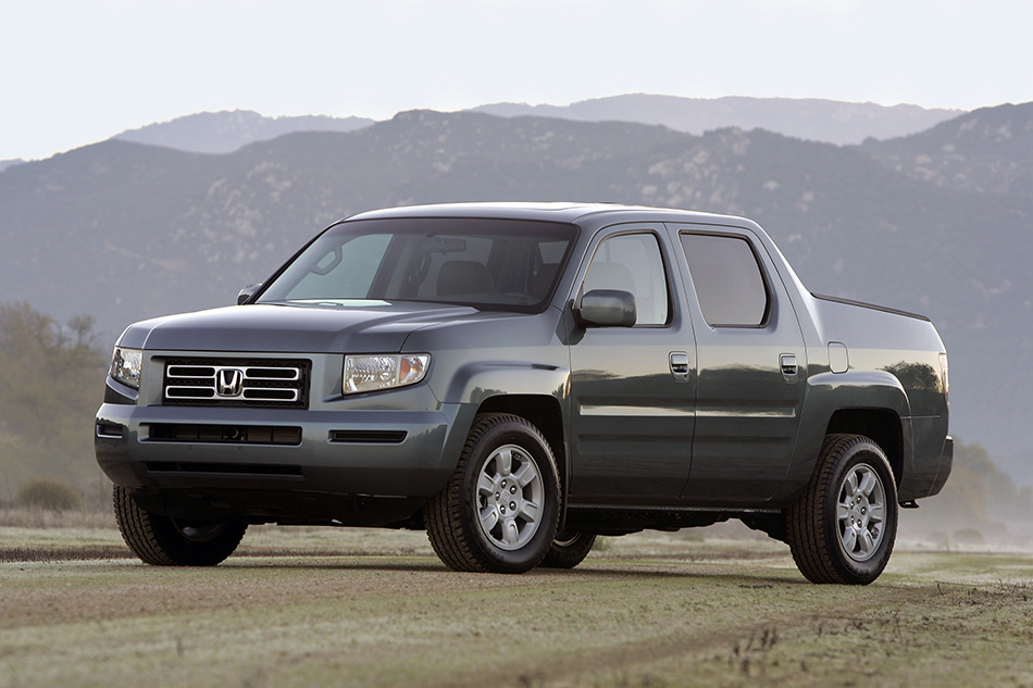 2006 Honda Ridgeline RTS Front Angle