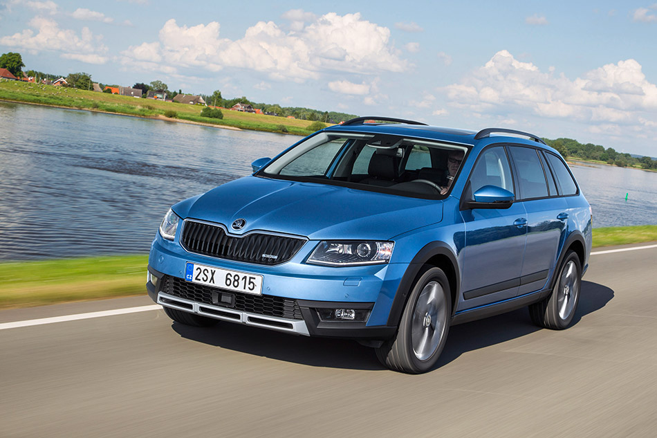 2015 Skoda Octavia Scout Front Angle