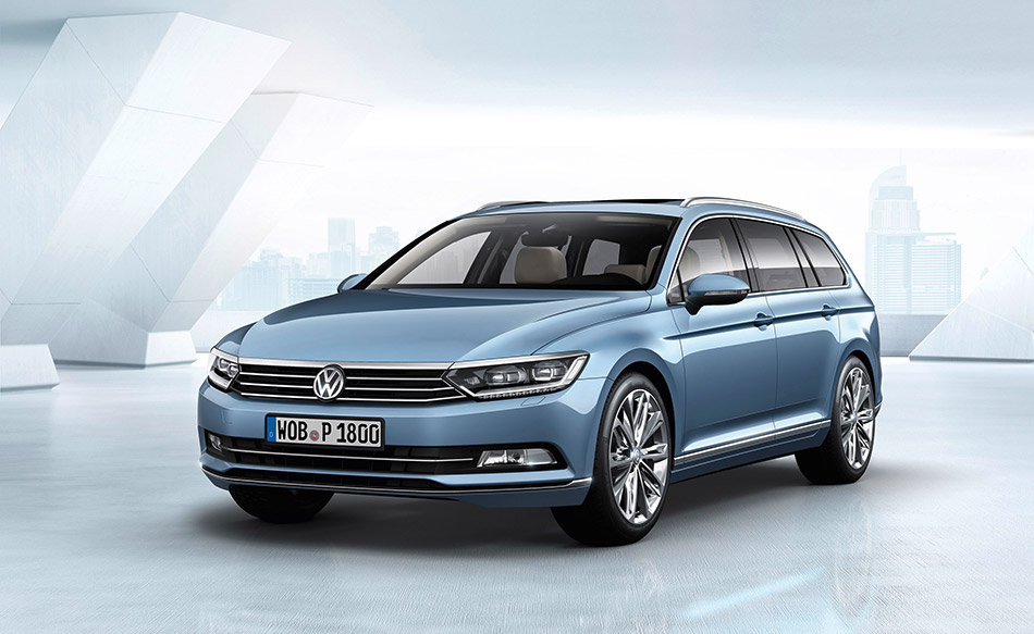 2015 Volkswagen Passat Variant Front Angle