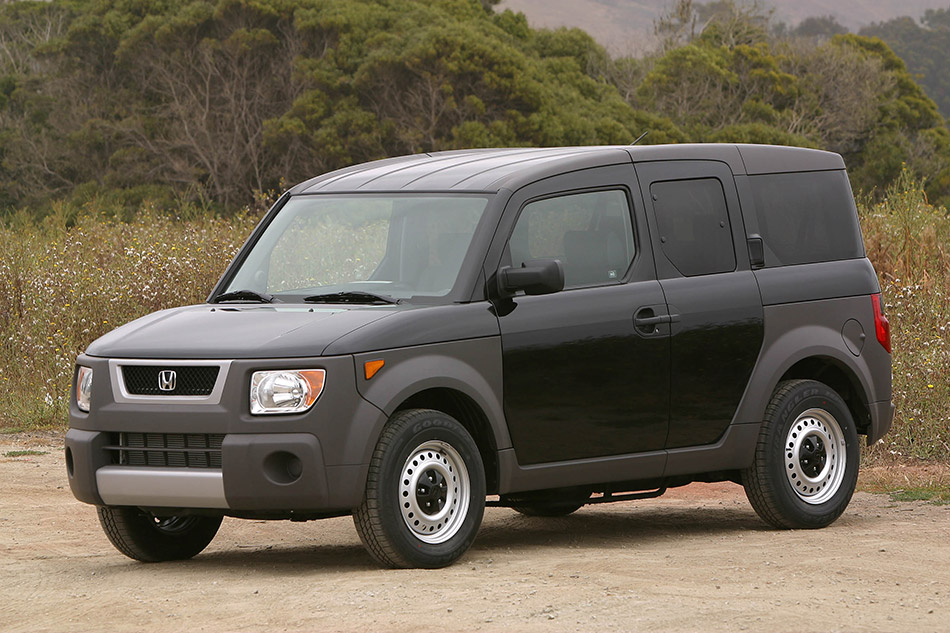 2003 Honda Element DX Front Angle