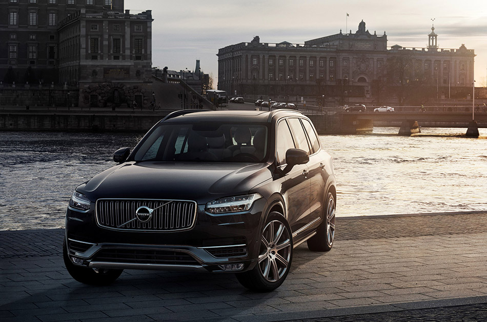 2015 Volvo XC90 Front Angle