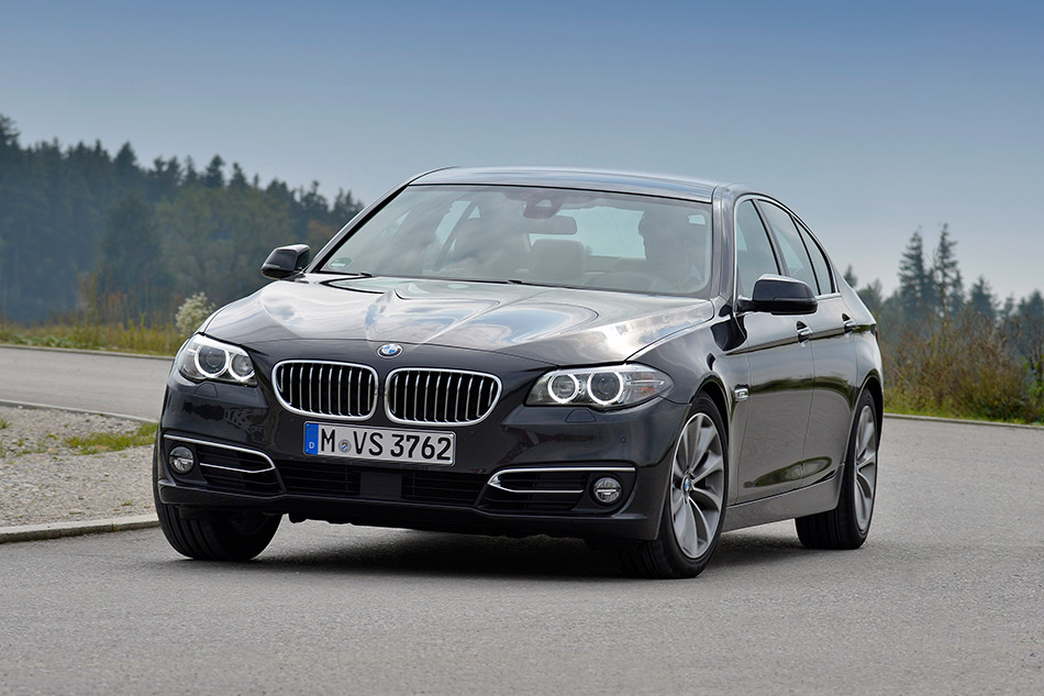 2015 BMW 518d Front Angle