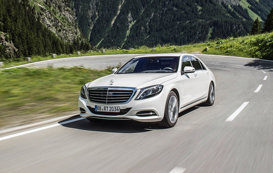 2015 Mercedes-Benz S550 Plug-In Hybrid Front Angle