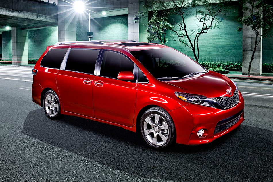 2015 Toyota Sienna Front Angle