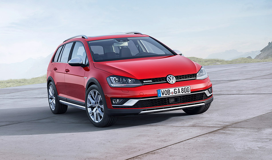 2015 Volkswagen Golf Alltrack Front Angle