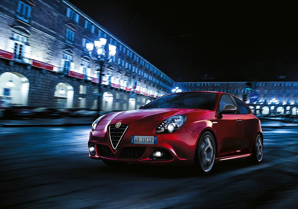 2015 Alfa Romeo Giulietta Sprint Front Angle