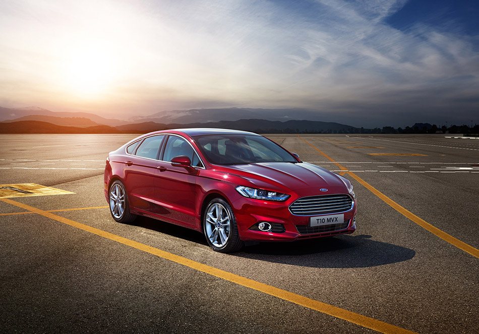 2015 Ford Mondeo Front Angle