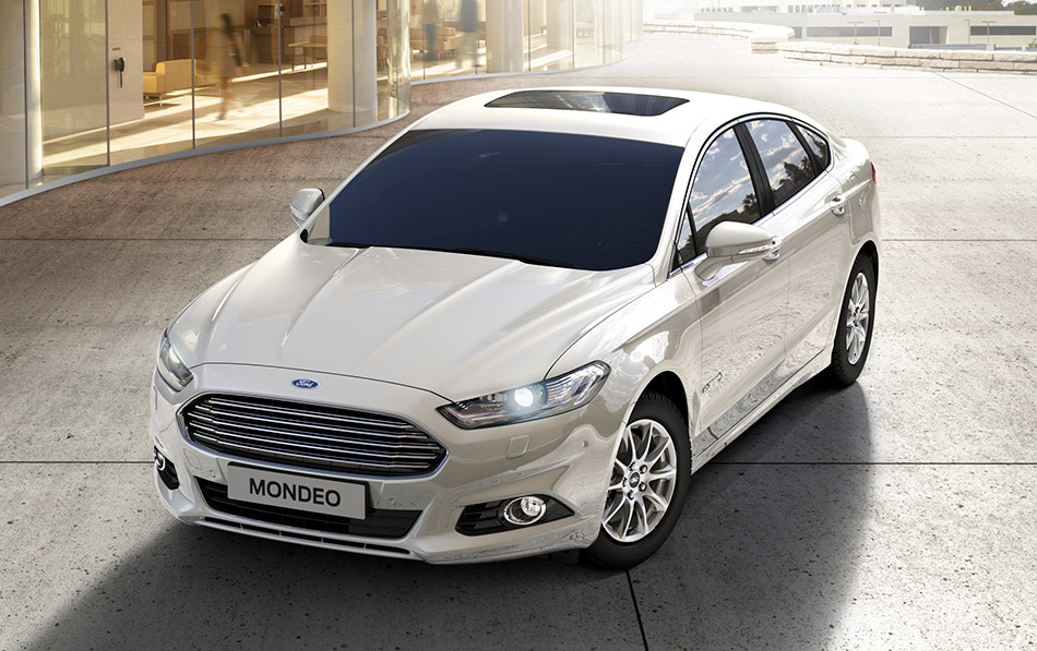 2015 Ford Mondeo Hybrid Front Angle