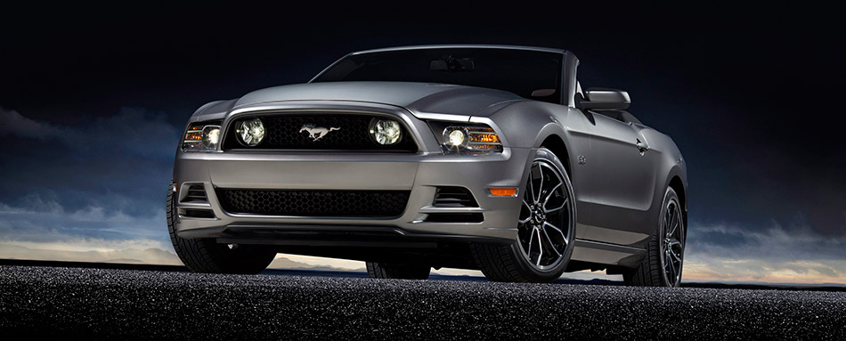 2013 Ford Mustang GT Front Angle