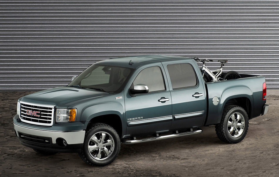 2006 GMC Sierra All-Terrain Crew Cab Front Angle