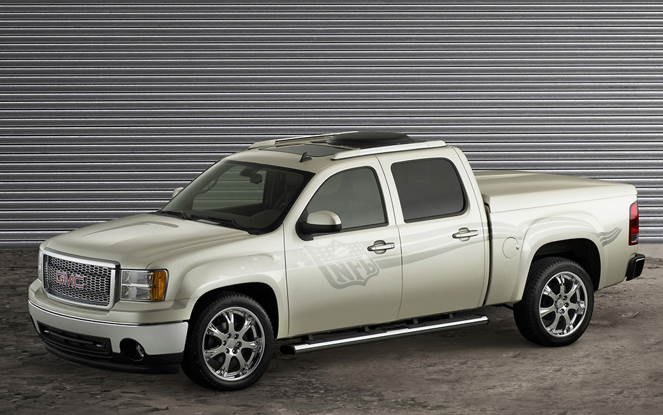 2006 GMC Sierra NFL Crew Cab Front Angle