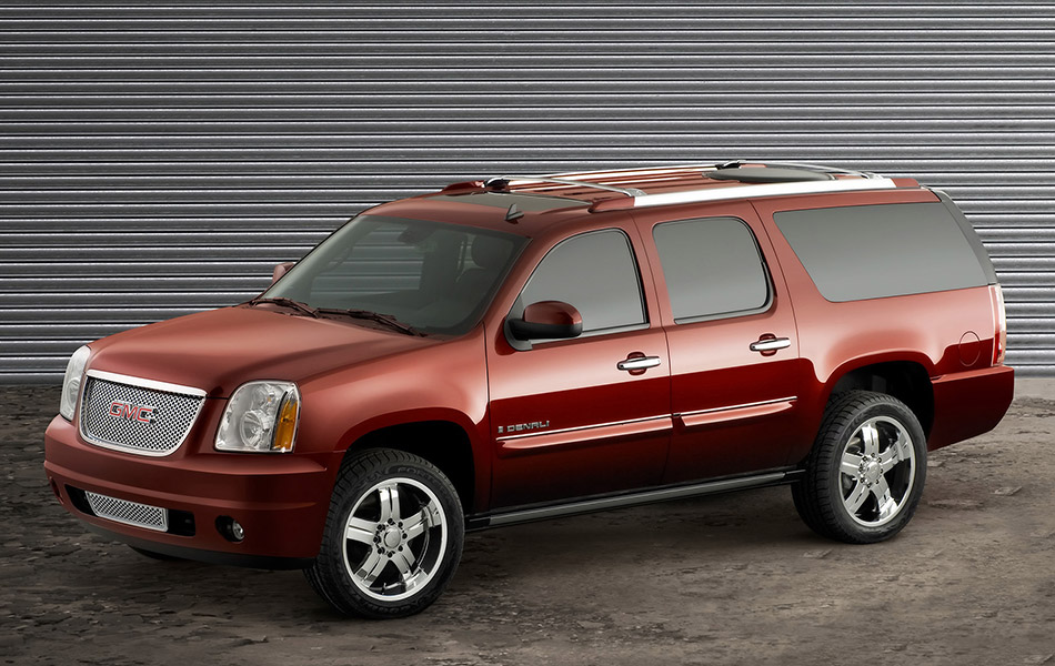 2006 GMC Yukon XL Big Max Front Angle