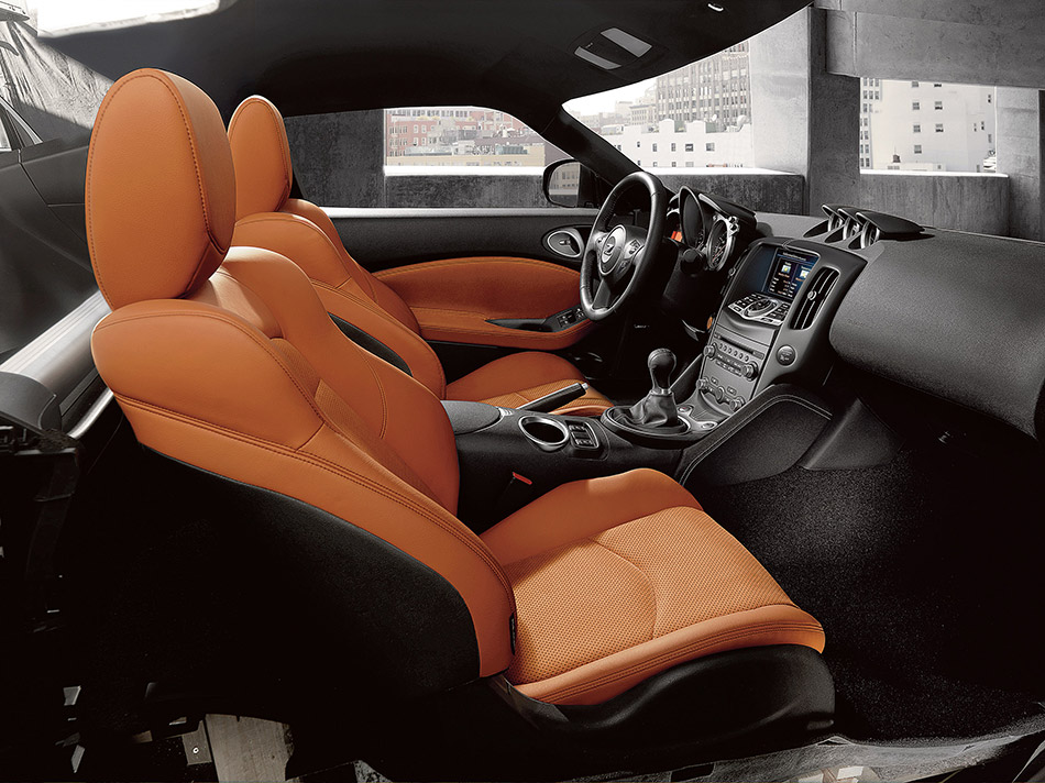 2015 Nissan 370Z Coupe Interior