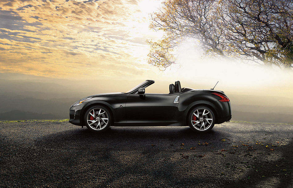 2015 Nissan 370Z Roadster Front Angle