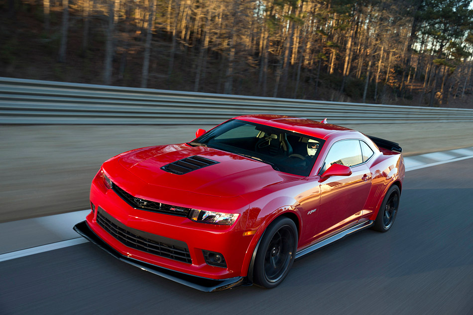 2015 Chevrolet Camaro Z-28 Front Angle