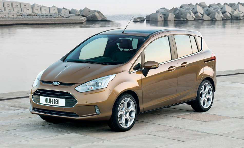 2013 Ford B-MAX Front Angle