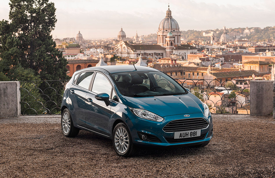 2013 Ford Fiesta Front Angle