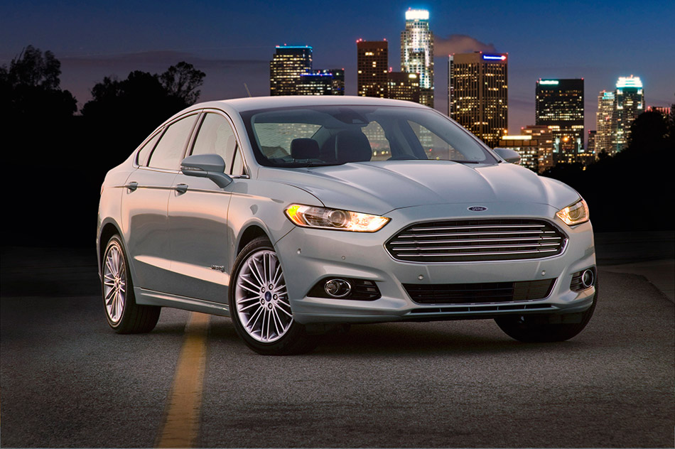 2013 Ford Fusion Hybrid Front Angle