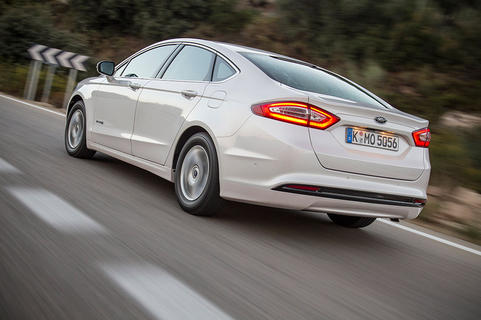 2015 Ford Mondeo Hybrid Rear Angle