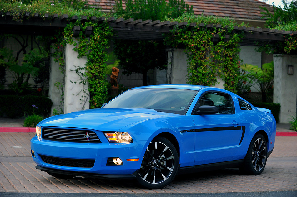 2011 Ford Mustang V-6 Front Angle