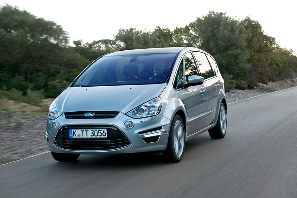 2011 Ford S-MAX Front Angle