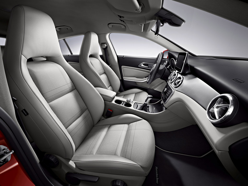 2016 Mercedes-Benz CLA Shooting Brake Interior