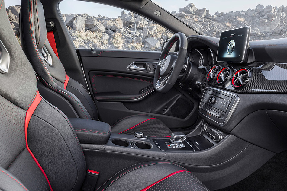 2016 Mercedes-Benz CLA45 AMG Shooting Brake Interior