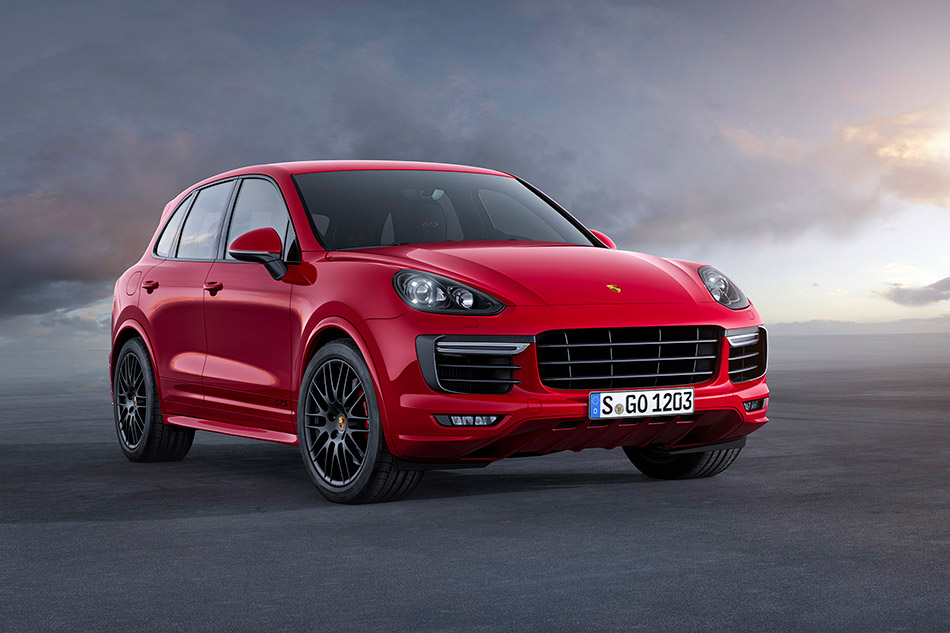 2015 Porsche Cayenne GTS Front Angle