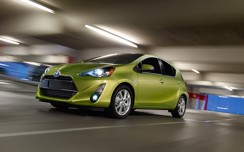 2015 Toyota Prius c Front Angle