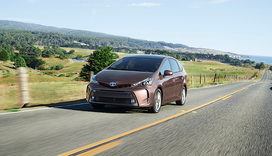 2015 Toyota Prius v Front Angle