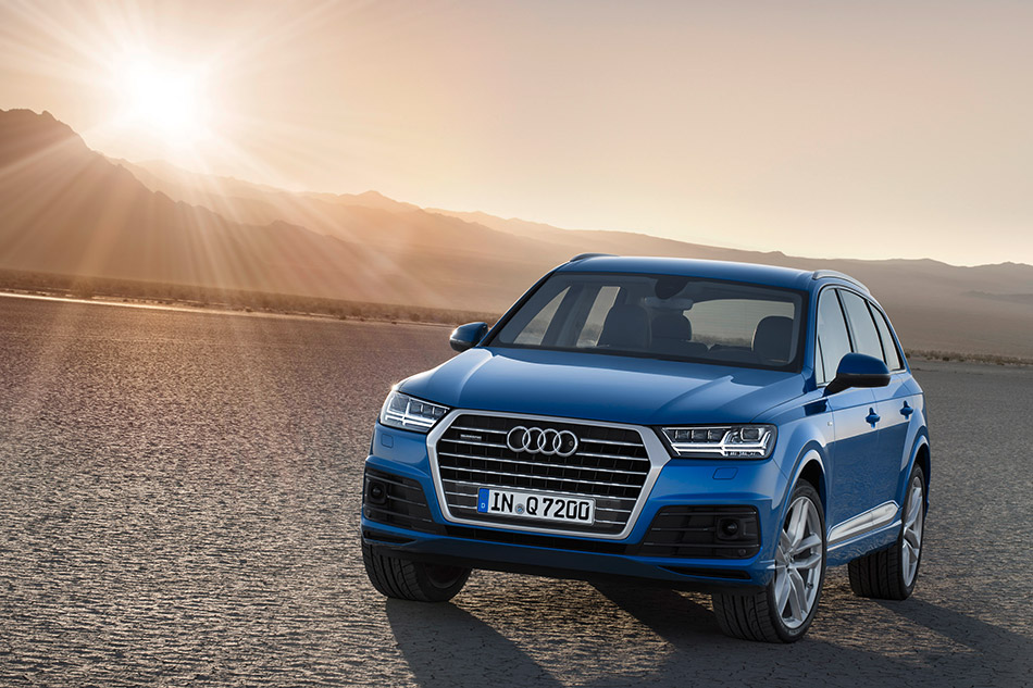 2016 Audi Q7 Front Angle