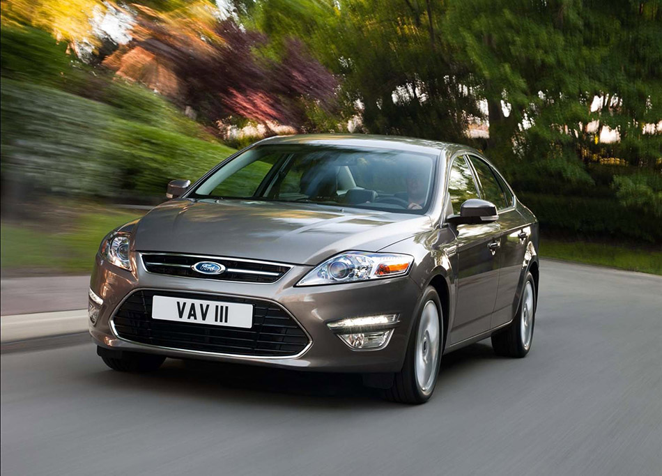 2011 Ford Mondeo 5-door Front Angle