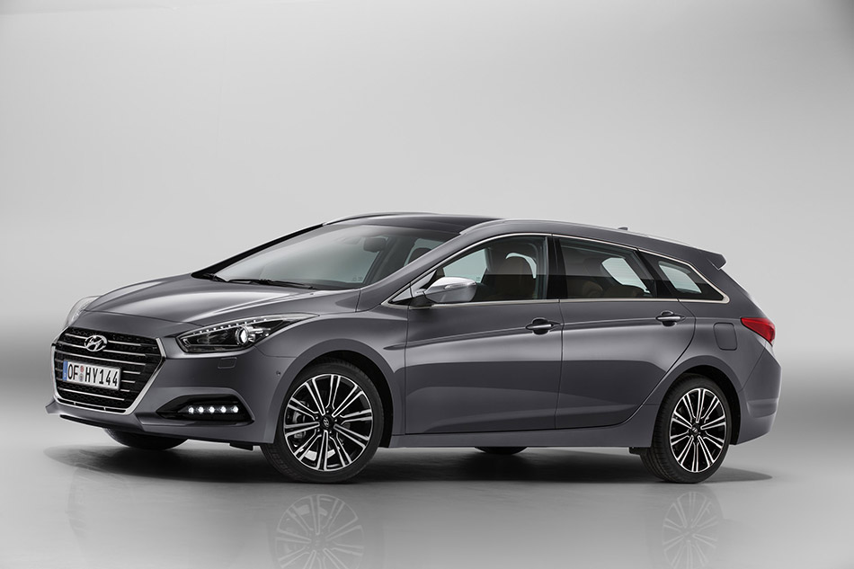 2015 Hyundai i40 Front Angle