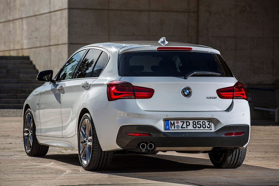 2016 BMW 1-Series Rear Angle