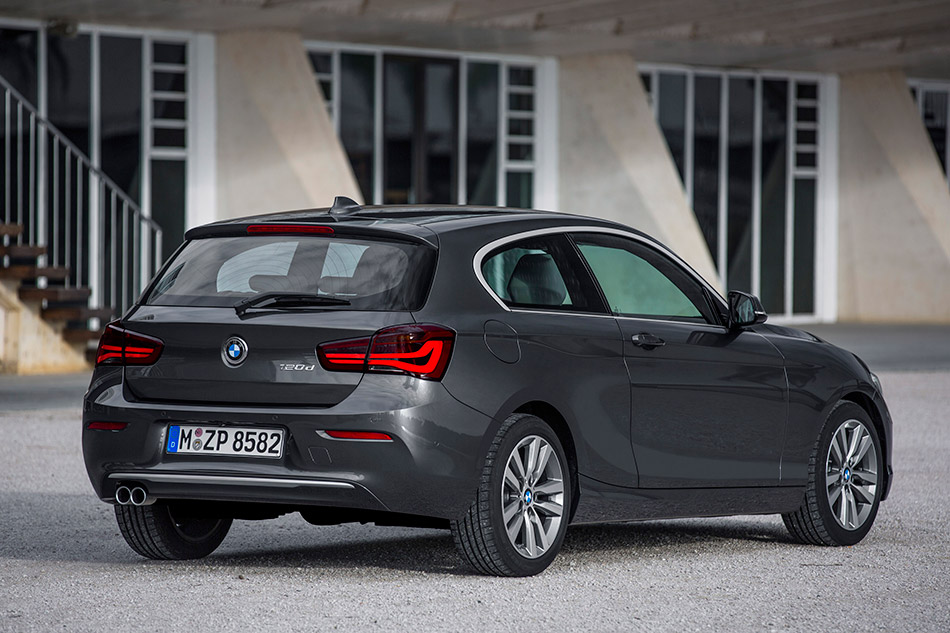 2016 BMW 1-Series 3-door Rear Angle