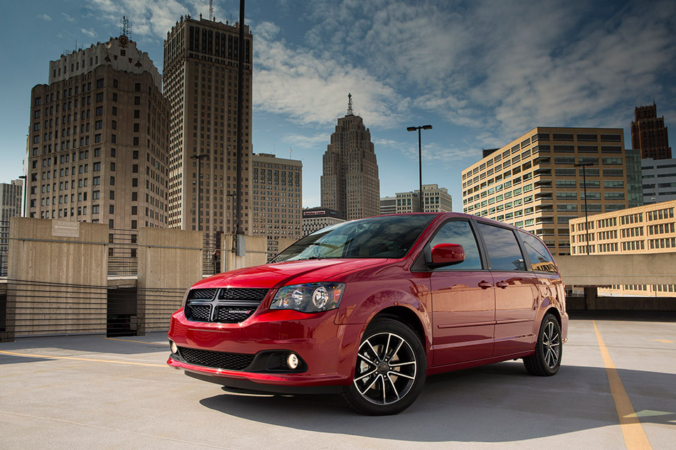 2015 Dodge Grand Caravan Front Angle