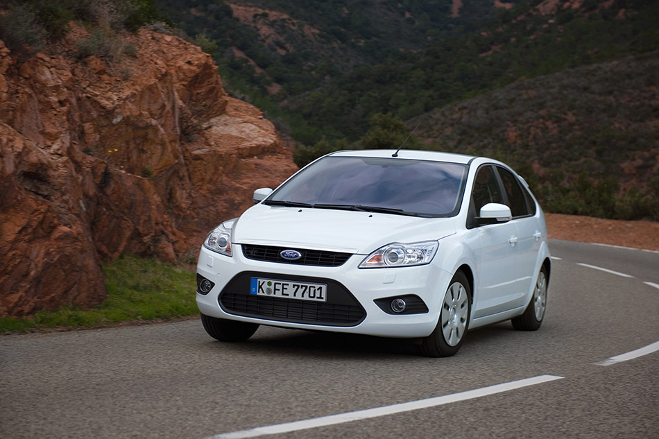 2010 Ford Focus ECOnetic Front Angle