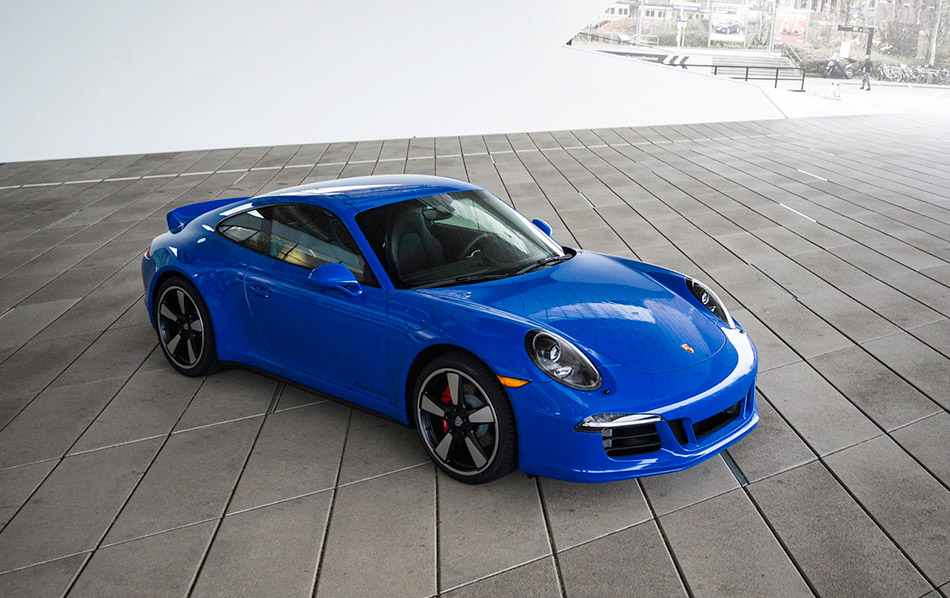 2015 Porsche 911 GTS Club Coupe Front Angle