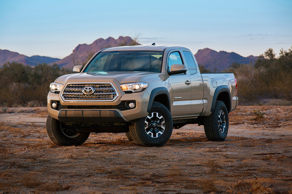 2016 Toyota Tacoma TRD Off-Road Front Angle