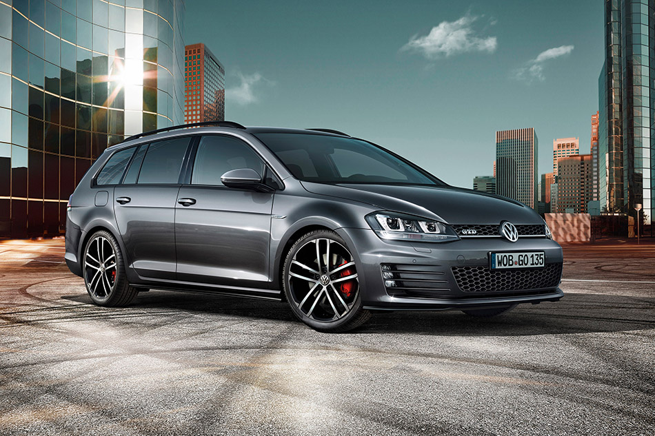 2015 Volkswagen Golf GTD Variant Front Angle