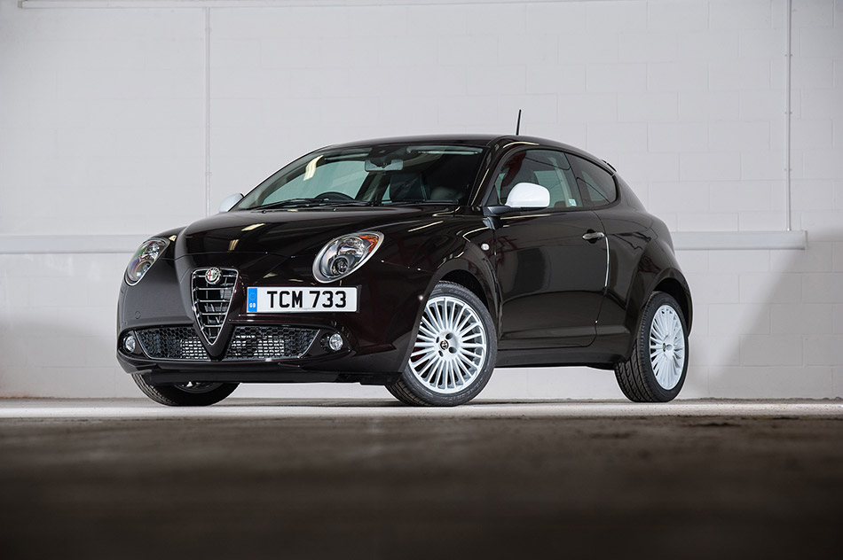 2015 Alfa Romeo MiTo Junior Front Angle