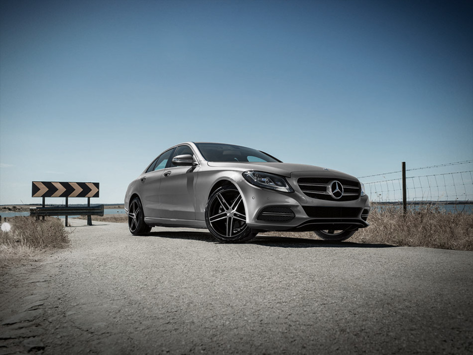 2015 Dezent Mercedes-Benz C-Class Front Angle