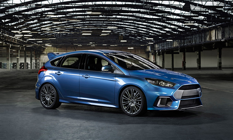 2016 Ford Focus RS Front Angle