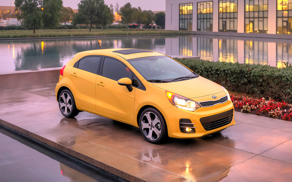 2016 Kia Rio 5-door Front Angle