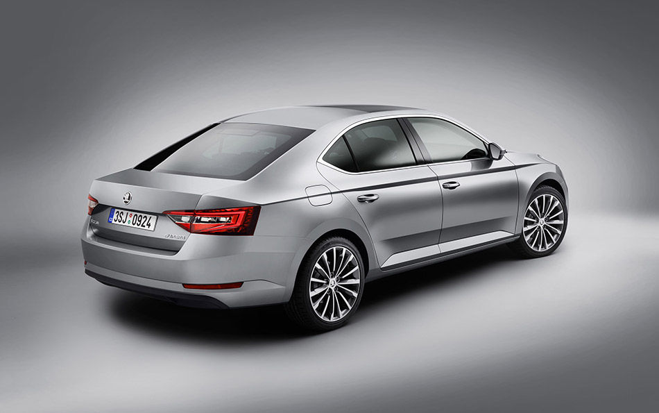 2016 Skoda Superb Rear Angle