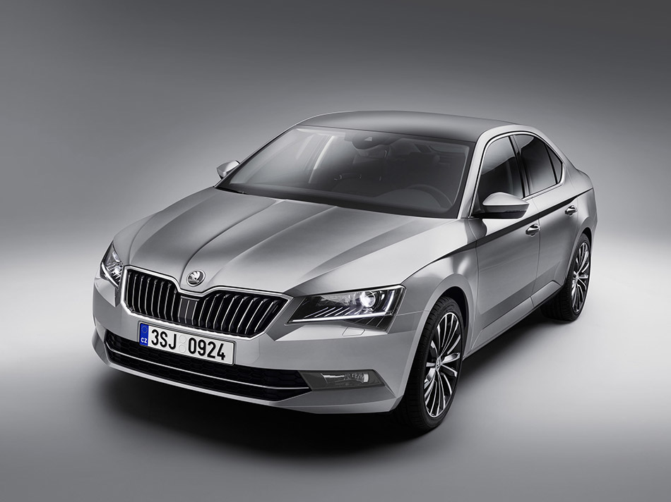 2016 Skoda Superb Front Angle