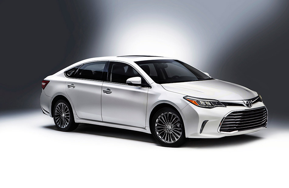 2016 Toyota Avalon Front Angle