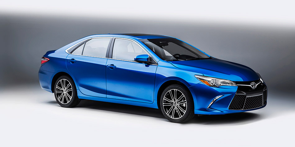 2016 Toyota Camry Special Edition Front Angle