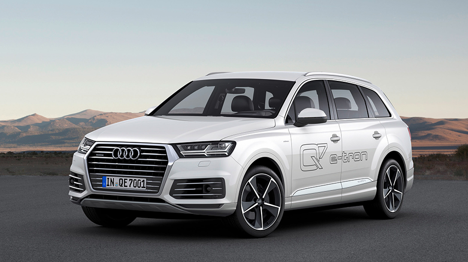 2017 Audi Q7 e-tron 3.0 TDI quattro Front Angle