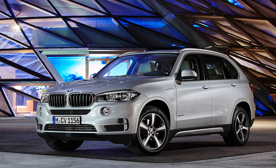 2016 BMW X5 xDrive40e Front Angle